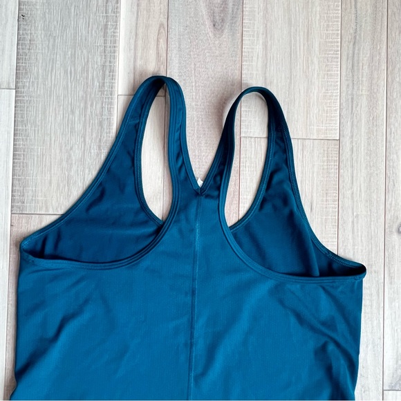 Under Armour Women's green running HeatGear Racer Tank top size Medium - Picture 5 of 5